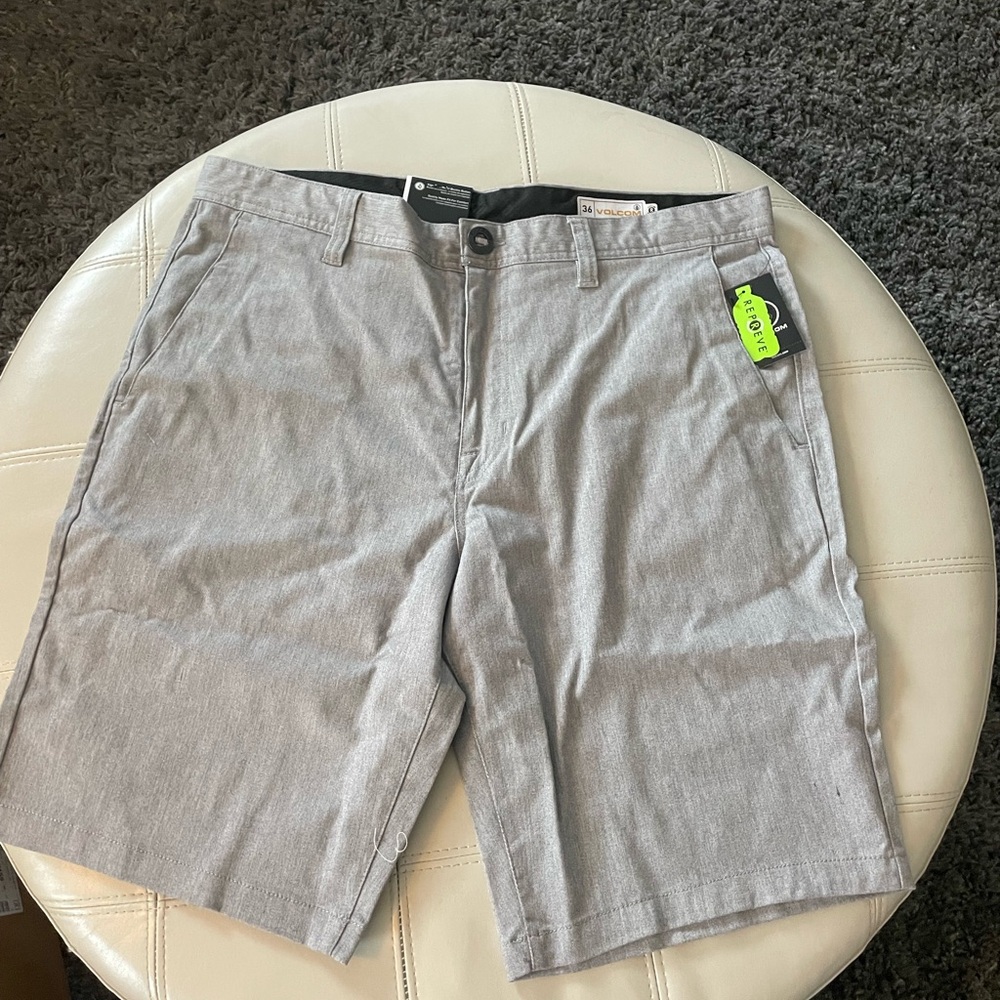 Men’s volcom shorts grey size 36 new with tags